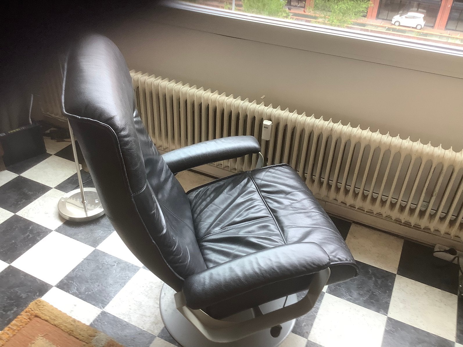 Zwart leren relaxfauteuil, diverse standen, perfecte staat, Ophalen of Verzenden, Zo goed als nieuw, Leer, 75 tot 100 cm