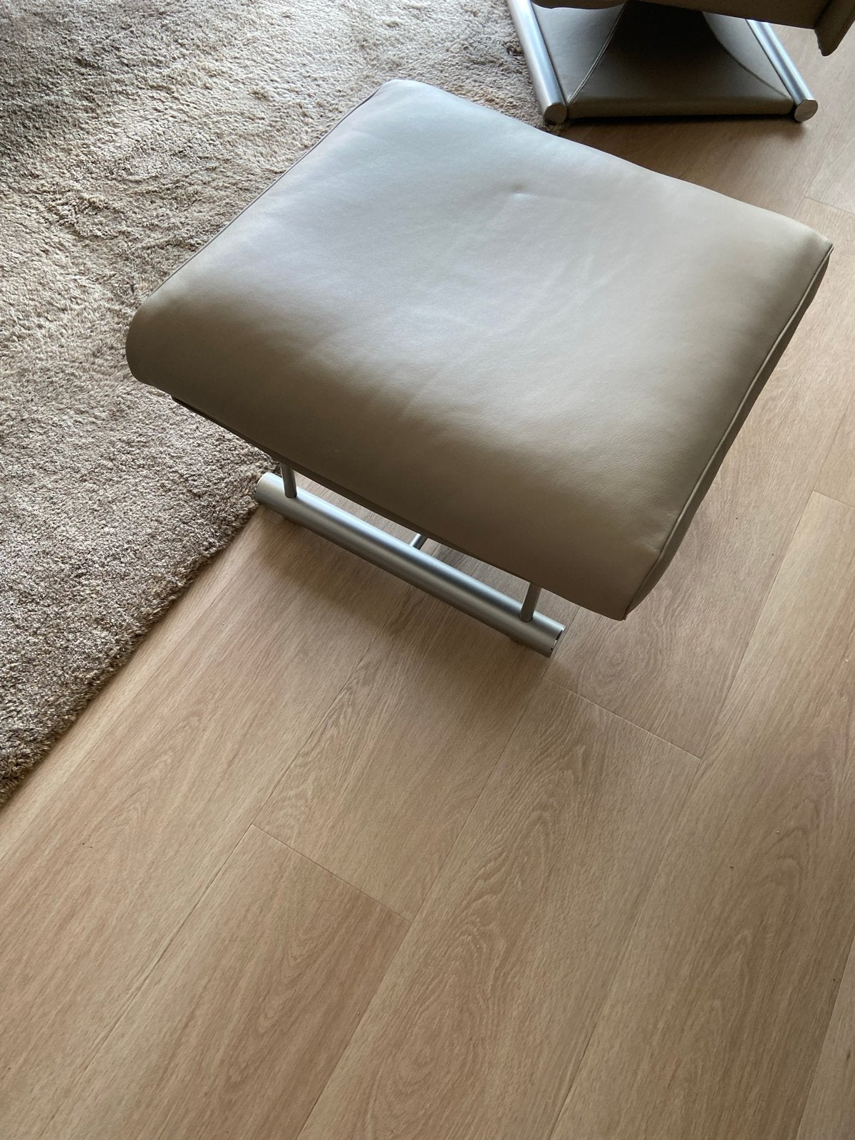 Leren hocker Rolf -Benz - Zo goed als nieuw, Huis en Inrichting, Banken | Voetenbanken en Poefen, Ophalen, Vierkant, Leer, 75 tot 100 cm