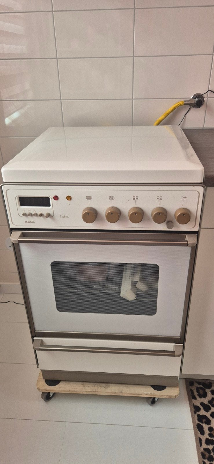 Vintage Atag fornuis met elektrische oven incl slang, Ophalen, Gebruikt, Minder dan 85 cm, 4 kookzones