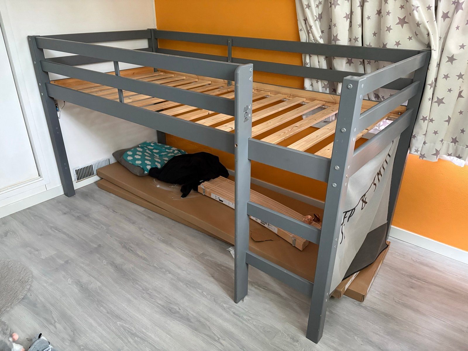 Grijs eenpersoons halfhoogslaper bed, Ophalen, Gebruikt, 90 cm, Eenpersoons