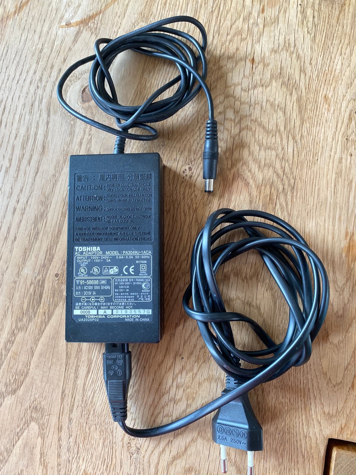 Toshiba adapter 15 V, 3 A model pa3049u 2aca, Ophalen, Zo goed als nieuw