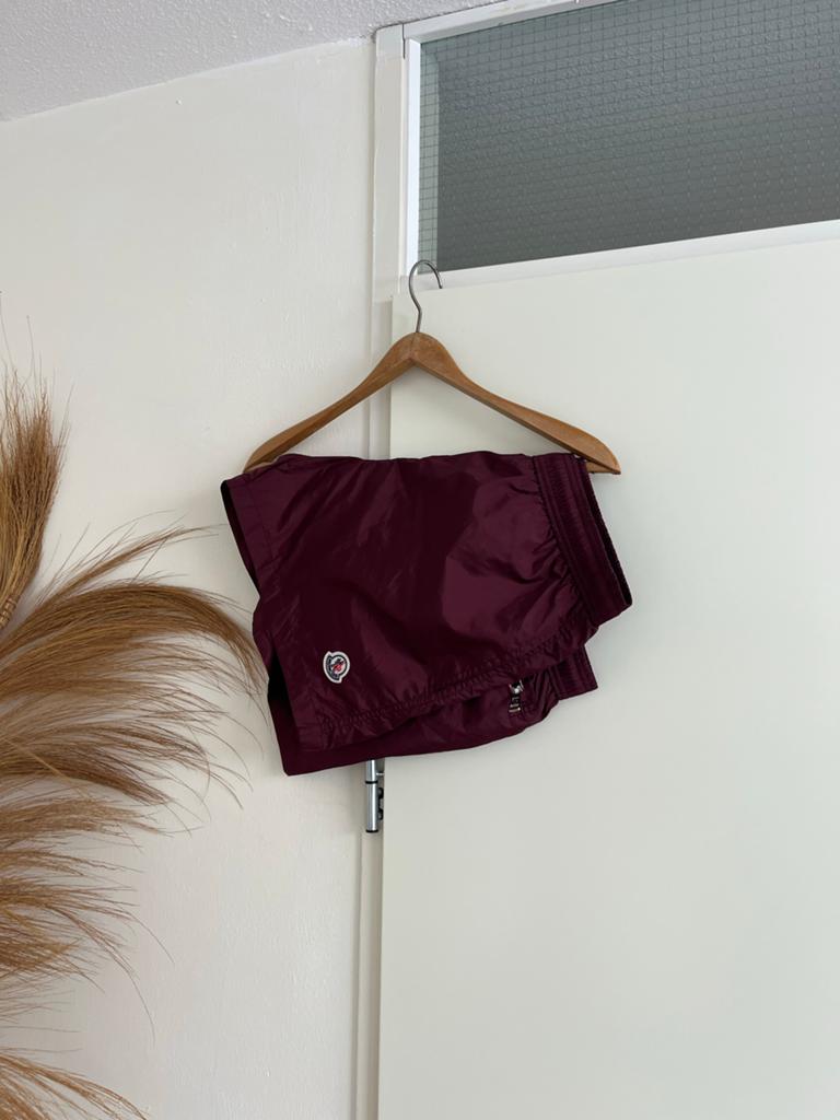 Moncler korte broek bordeauxrood - Zo goed als nieuw, Ophalen of Verzenden, Zo goed als nieuw, Overige kleuren