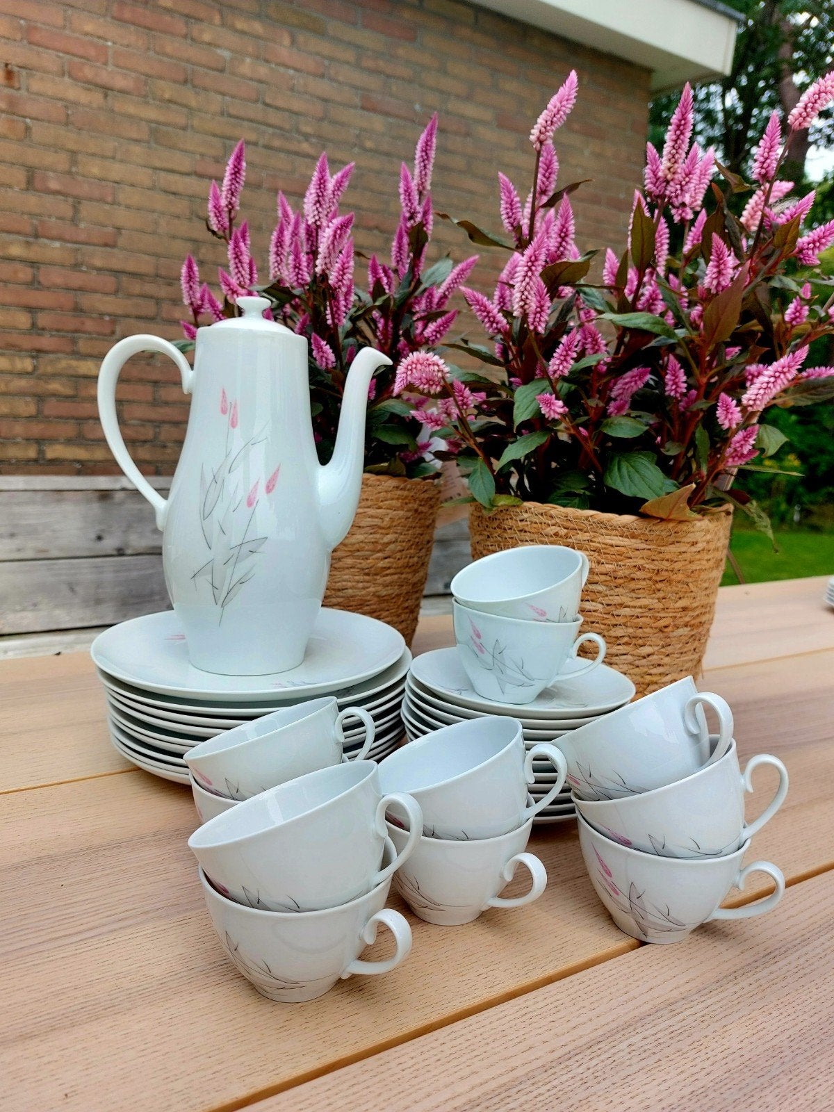 Puntgaaf Vintage Mosa Maastricht ontbijtservies- 33 delig/9p, Ophalen