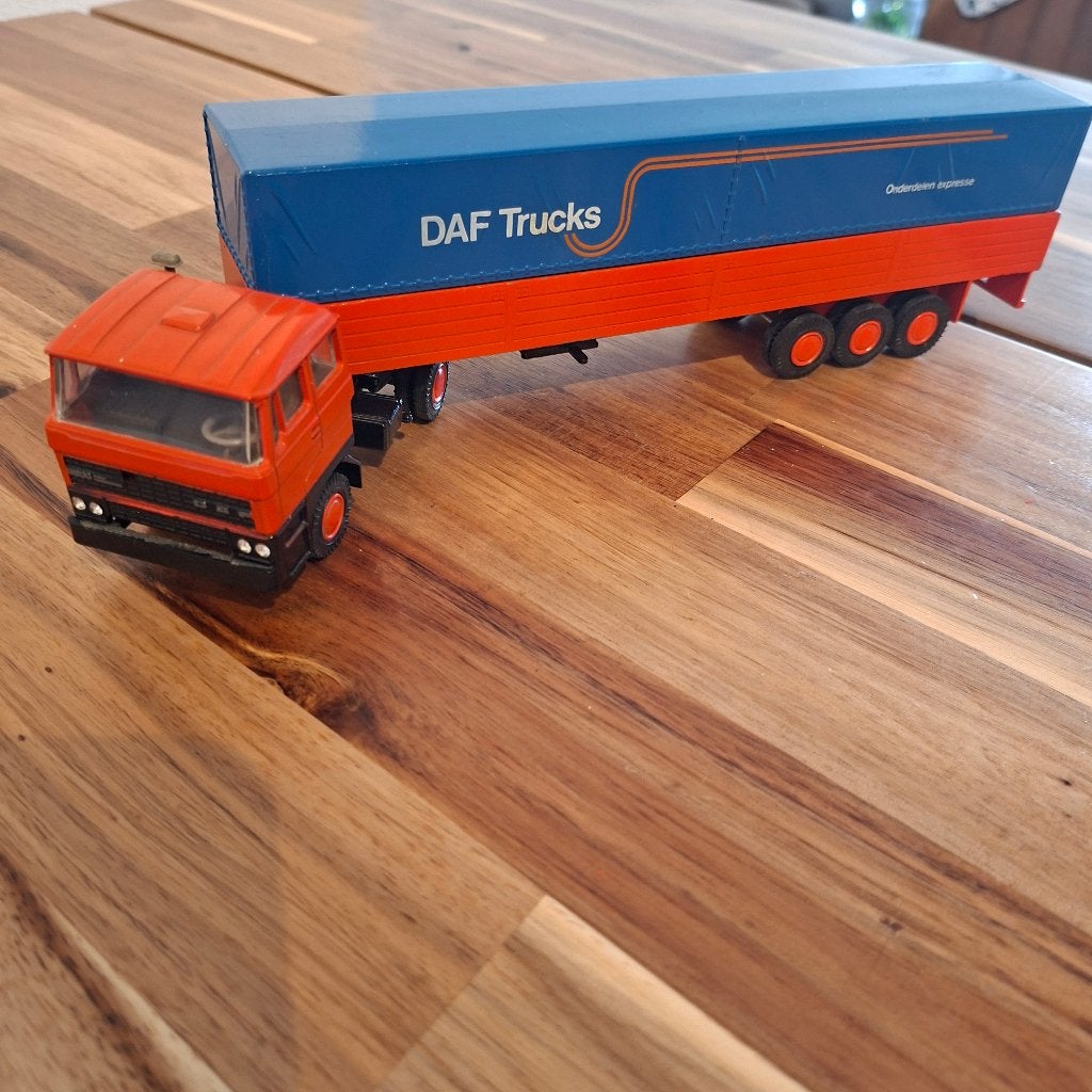 DAF Trucks modelvrachtwagen met oplegger, Verzenden, Zo goed als nieuw, Bus of Vrachtwagen, Lion Toys