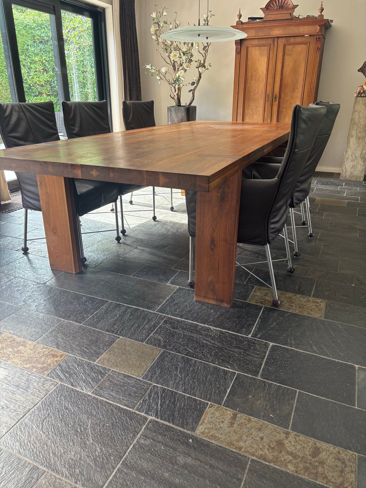 Foto 6 van Massief notenhouten eettafel - 3.00x1.20 x 78