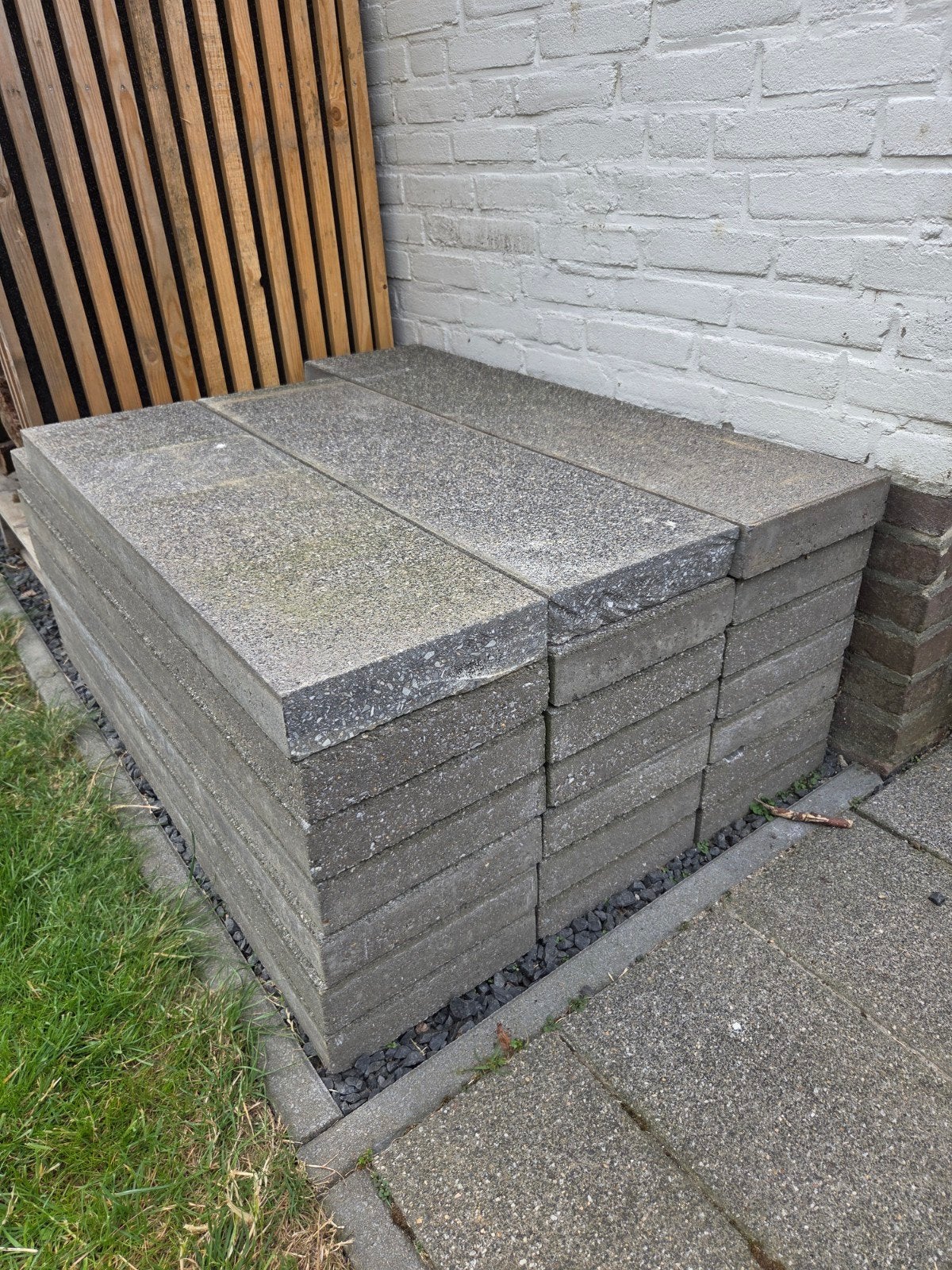 Gratis betontegels voor terras (100x25x6cm), Ophalen, Gebruikt, Beton, Terrastegels