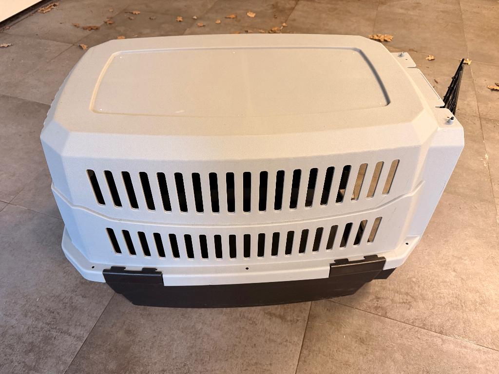 Kunstof Bench voor grote hond, Ophalen, Zo goed als nieuw