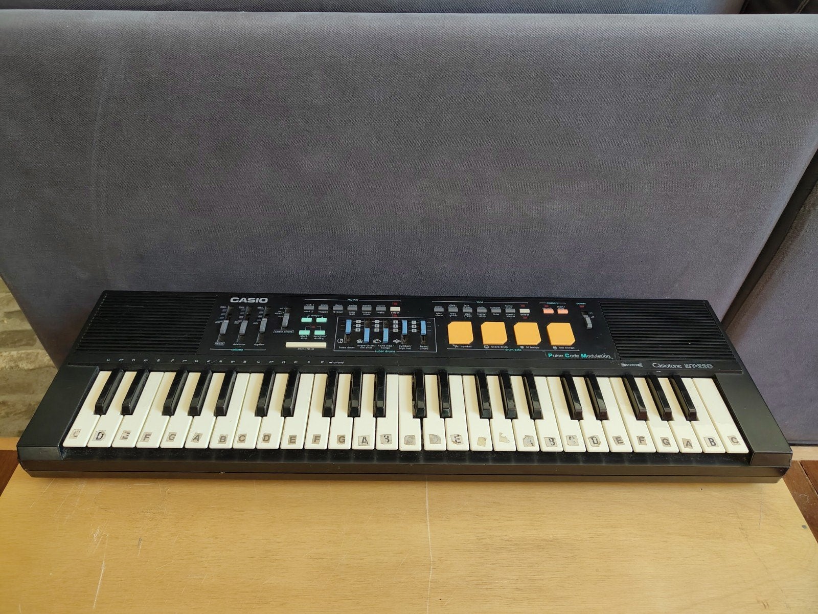 Casio Casiotone MT-220 keyboard Perfect voor circuit bending, Muziek en Instrumenten, Ophalen of Verzenden, Gebruikt, 49 toetsen