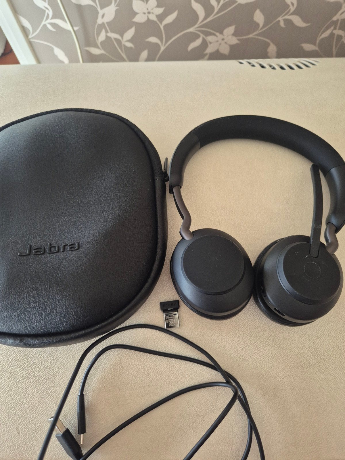 Jabra Evolve2 65 Draadloze Headset met USB-adapter en hoes