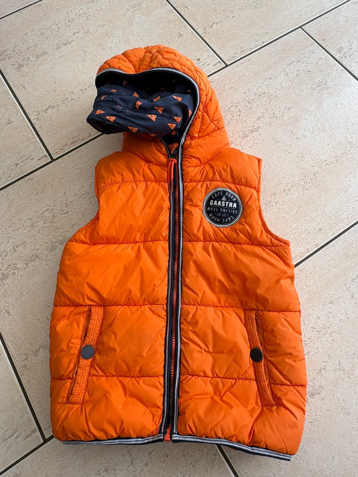 Gaastra bodywarmer maat 140 met uitritsbare capuchon, Kinderen en Baby's, Kinderkleding | Maat 140, Ophalen of Verzenden, Jongen of Meisje