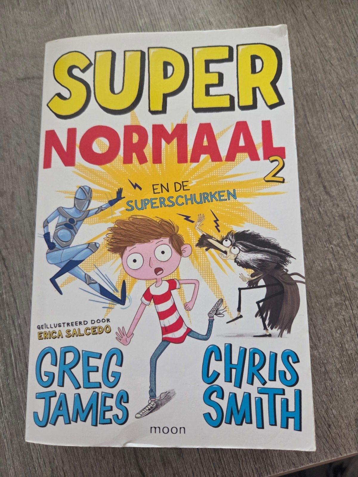 Super Normaal 2 en de Superschurken - Greg James & Chris Smi, Ophalen of Verzenden, Zo goed als nieuw, Greg James, Chris Smith