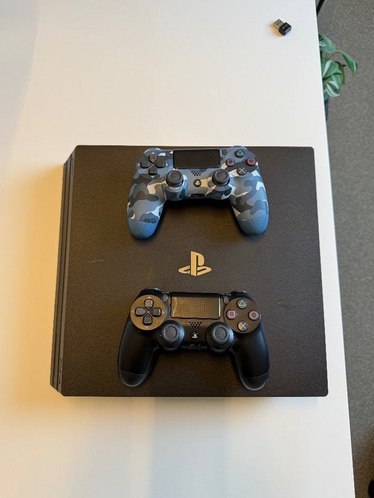 Sony PlayStation 4 Pro 1TB (Inclusief 2 Controllers), Met 2 controllers, Ophalen of Verzenden, Zo goed als nieuw, 1 TB