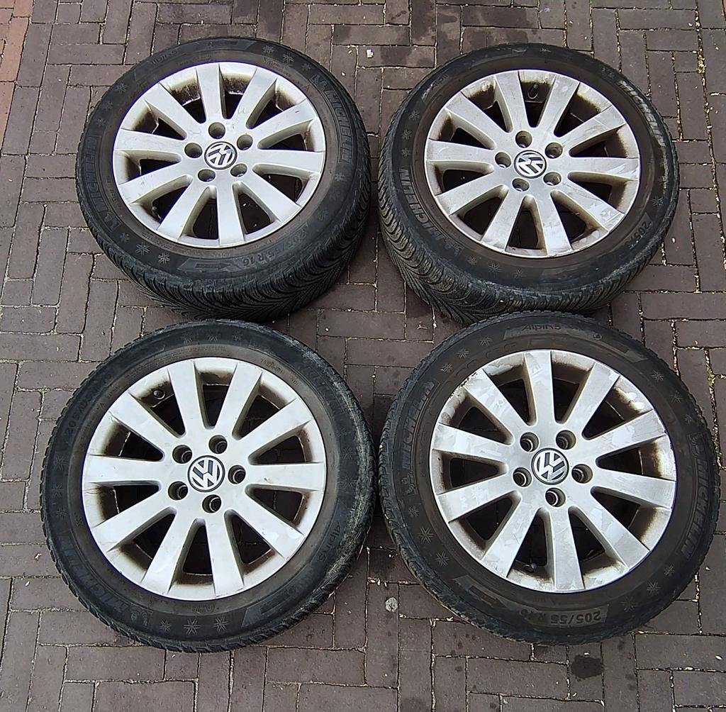 16 inch originele VW velgen met winterbanden, Auto-onderdelen, Banden en Velgen, Velg(en), 16 inch, 205 mm, Winterbanden
