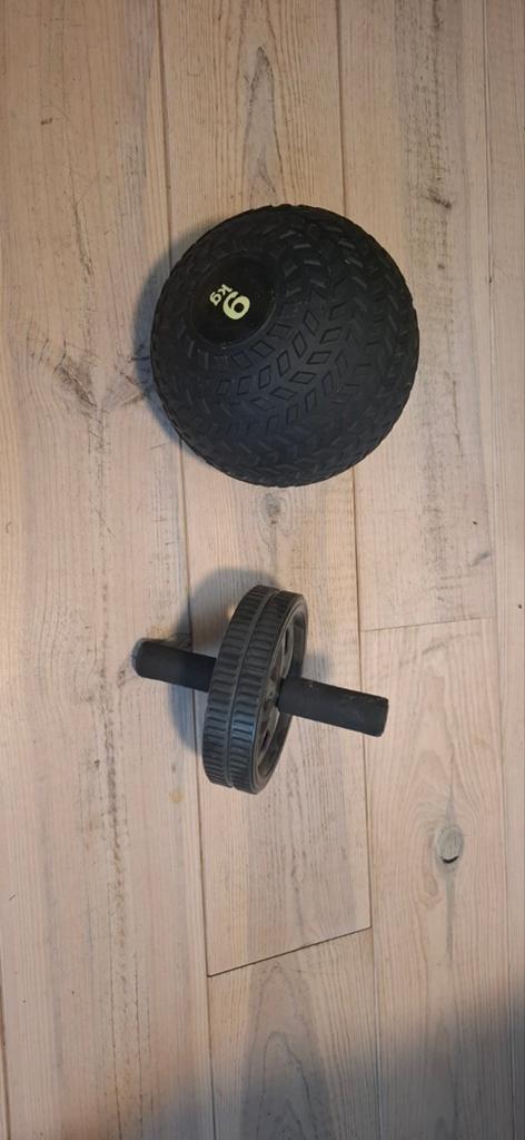Gewicht bal 9kg en abs roller, Ophalen, Fitnessbal