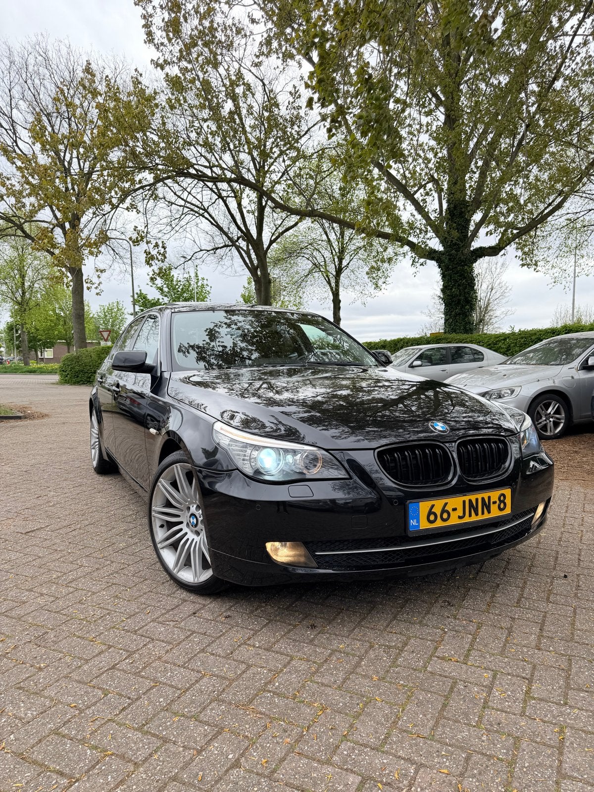BMW- 523i AUT 2008 Zwart facelift, Auto's, Achterwielaandrijving, Zwart, Bedrijf, 1500 kg
