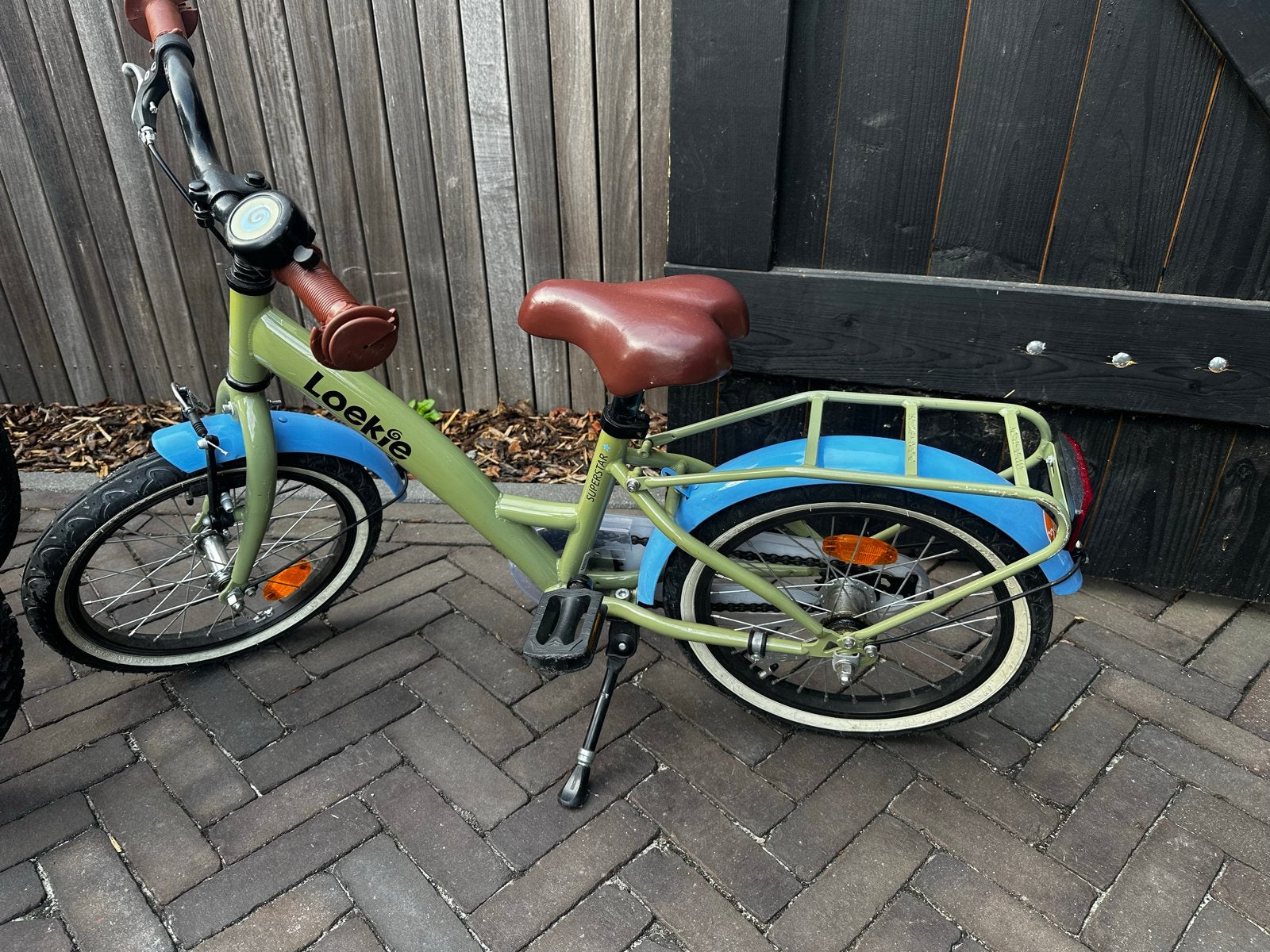 Loekie kinderfiets met zijwieltjes - Gebruik., Ophalen, Terugtraprem, Zijwieltjes, 16 tot 20 inch