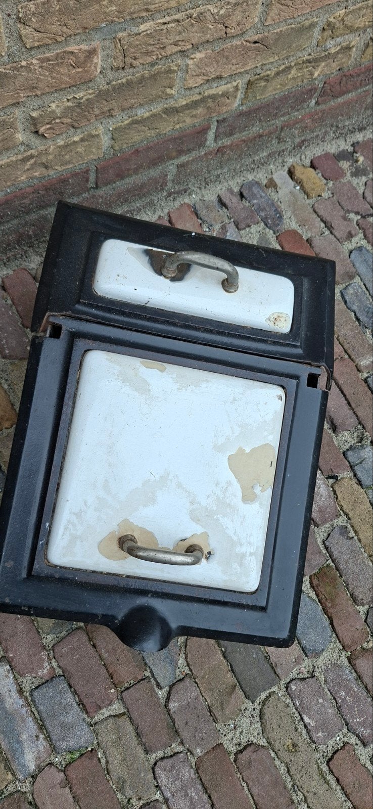 Gietijzeren kolenbak Nestor Martin, Ophalen
