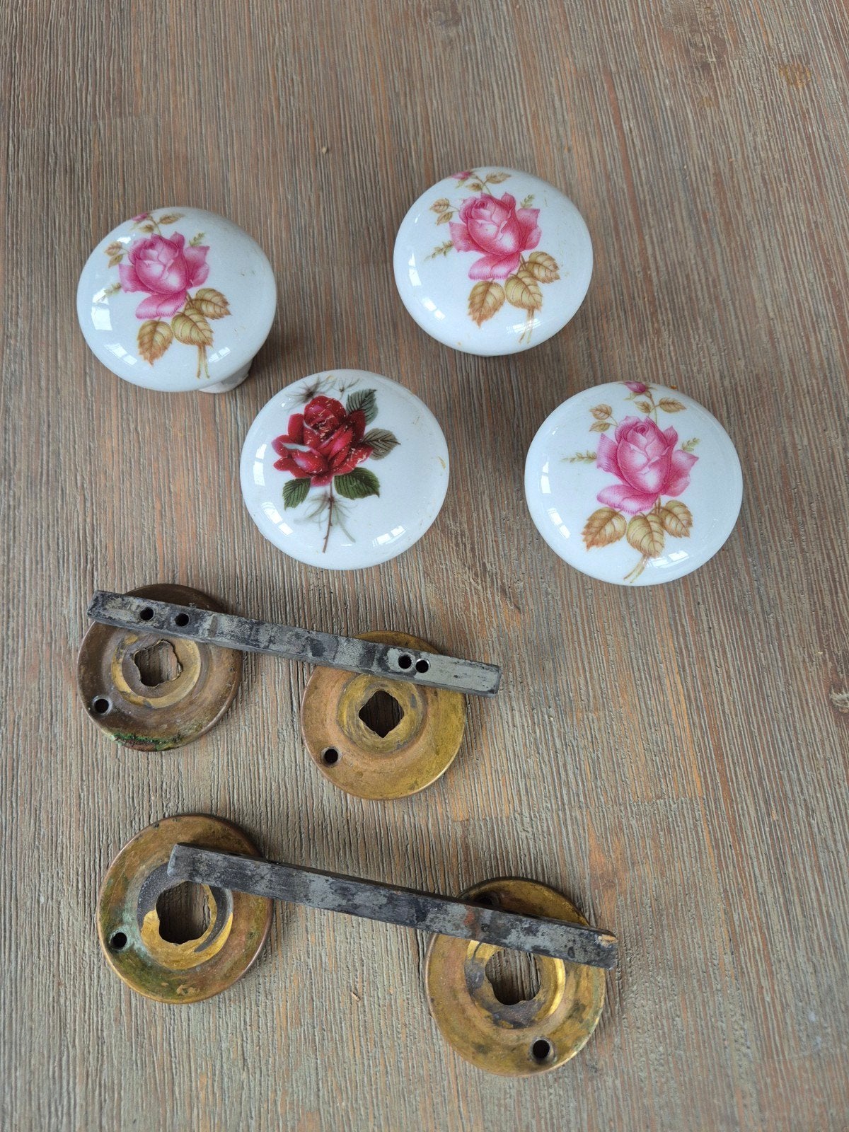2 Sets Antieke Porseleinen Deurknoppen met Rozenmotief, Antiek en Kunst, Ophalen of Verzenden