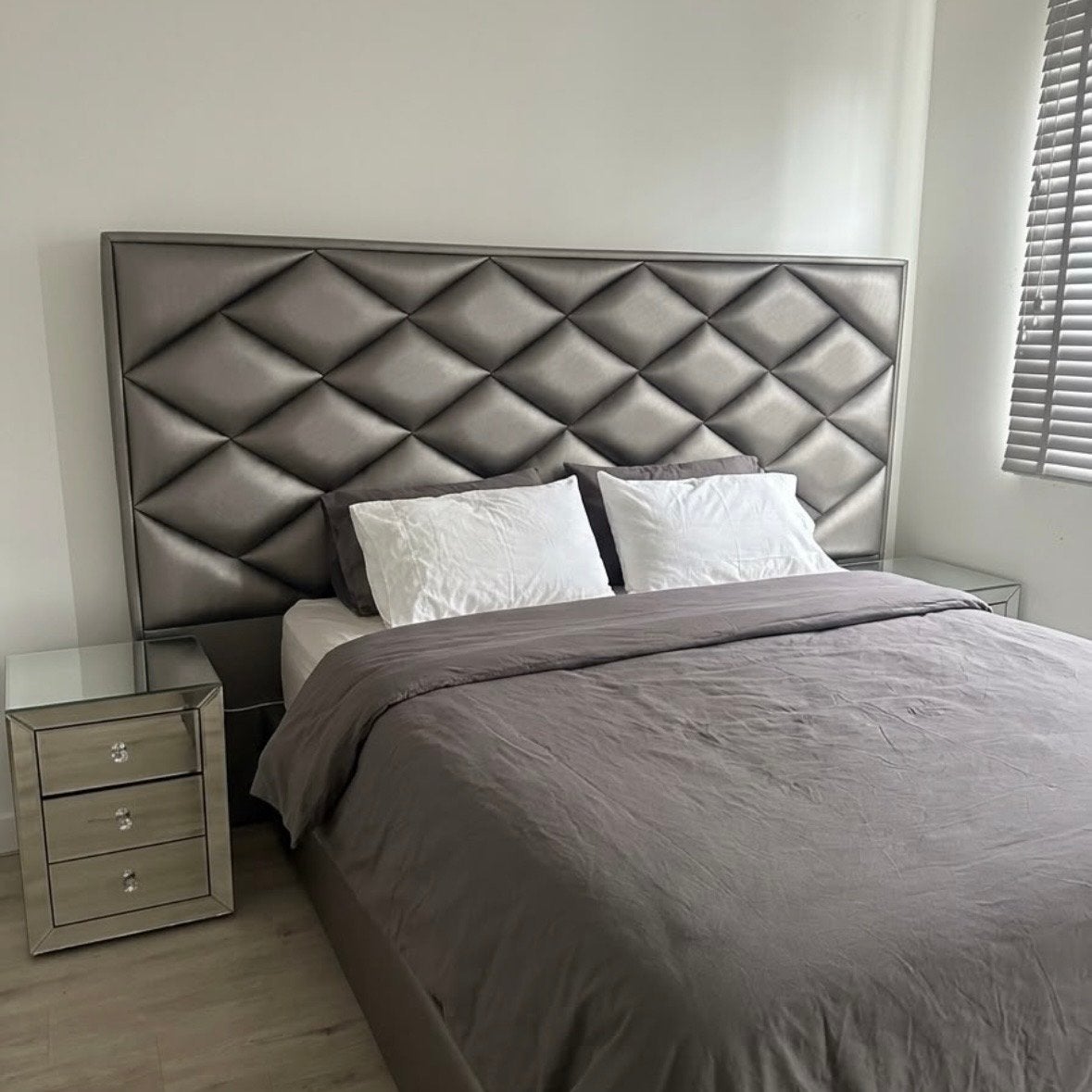 Luxe boxspring met gestoffeerd hoofdbord, Ophalen, Tweepersoons, Zo goed als nieuw, 200 cm