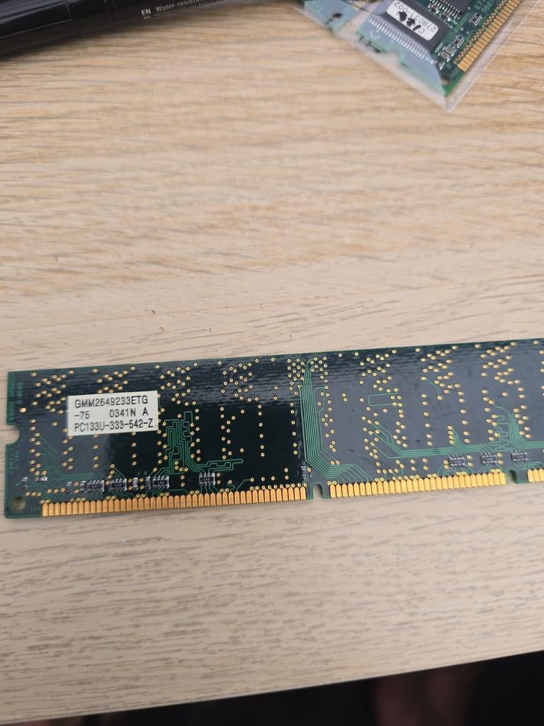 GMM2649233ETG PC133U-333-542-Z RAM Geheugenmodule, Computers en Software, RAM geheugen, Gebruikt, Server, 1 GB of minder, DDR