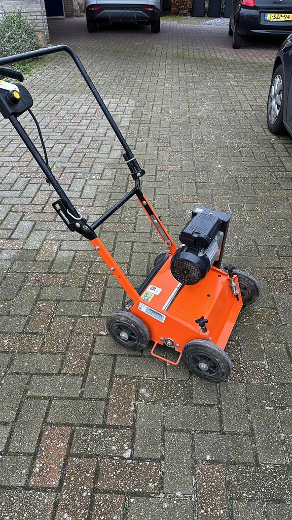Te huur verticuteermachine, Tuin en Terras, Verticuteermachines, Ophalen of Verzenden, Zo goed als nieuw, Elektrisch