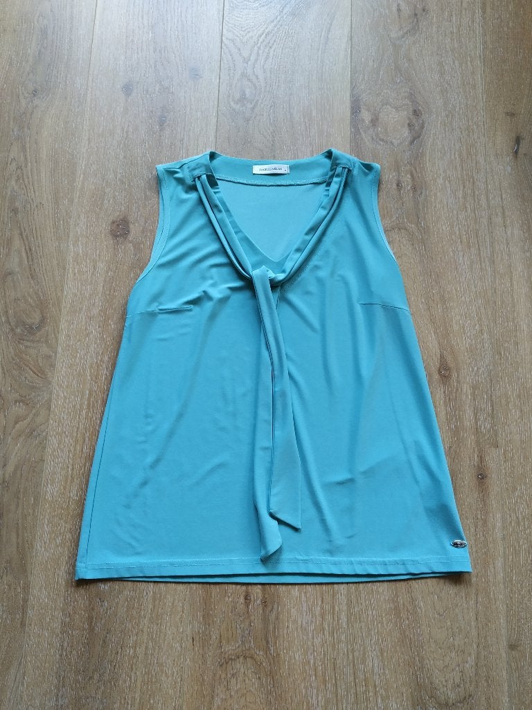 leuke groene top in maat M merk Angelle Milan, Maat 38/40 (M), Angelle Milan, Verzenden, Zo goed als nieuw