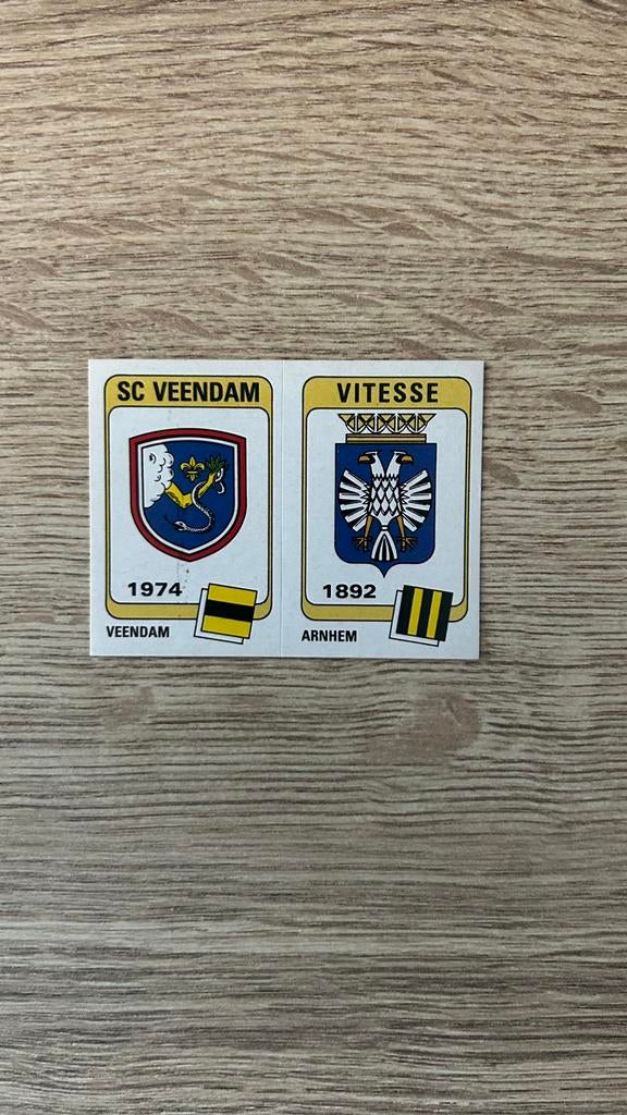 Panini Voetbal 84 plaatje embleem SC Veendam & Vitesse, Verzenden, Zo goed als nieuw, Plaatje