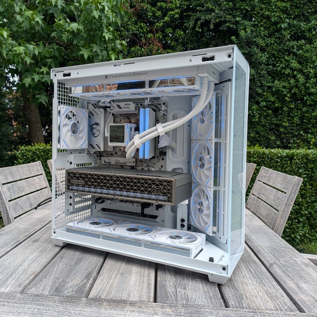 Witte Gaming PC | RX 9070 XT | Ryzen 7 7800X3D | 32GB | 2TB, 32 GB, Virtual Reality, Nieuw, Ophalen of Verzenden