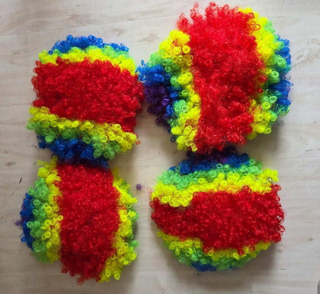 7 vrolijke afro pruiken voor carnaval of feest, Kinderen en Baby's, Carnavalskleding en Verkleedspullen, Ophalen, Gebruikt, 170 of groter