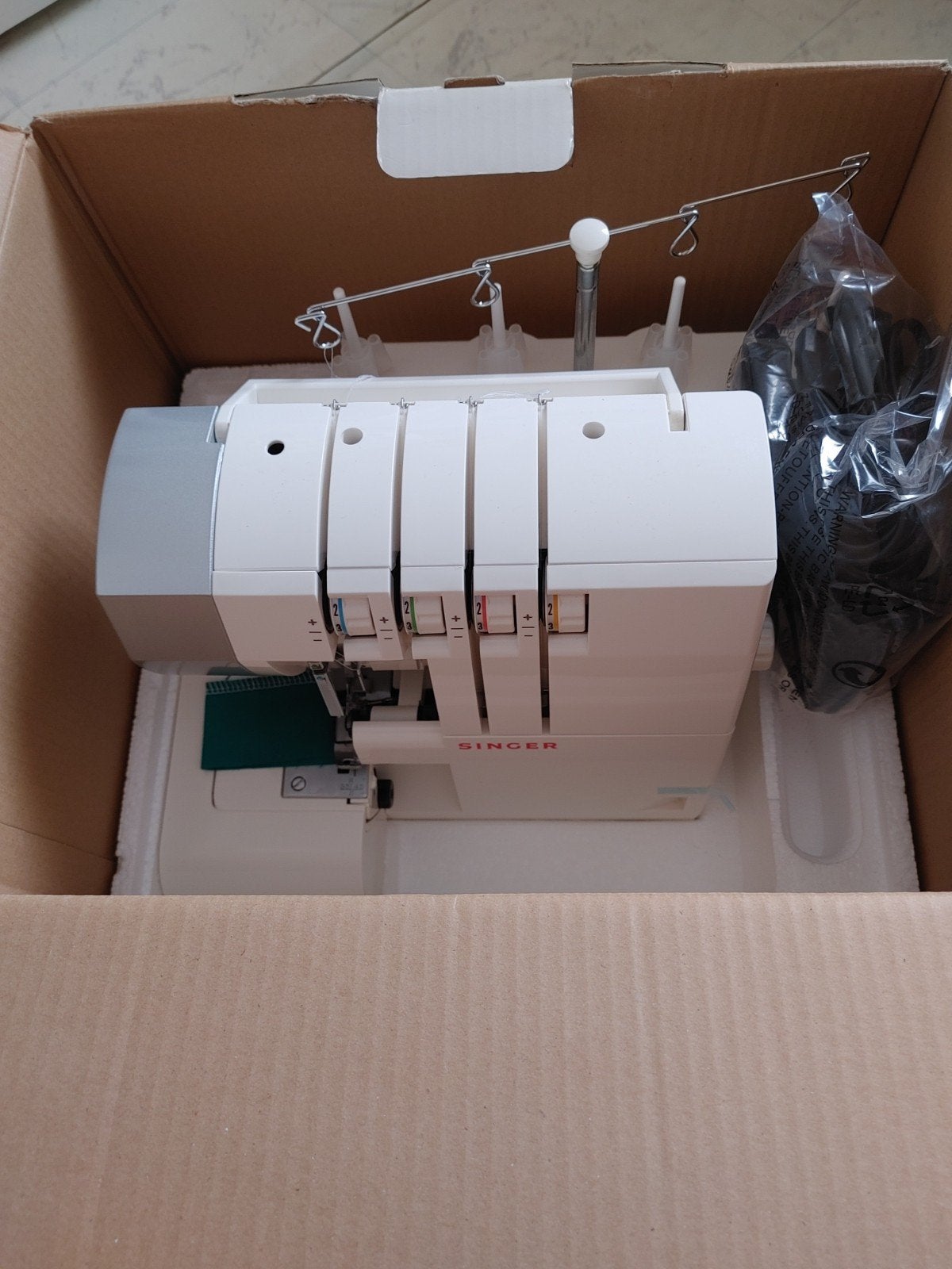 Singer 14SH754 Lockmachine - Zo goed als nieuw, Hobby en Vrije tijd, Naaimachines en Toebehoren, Ophalen of Verzenden, Zo goed als nieuw