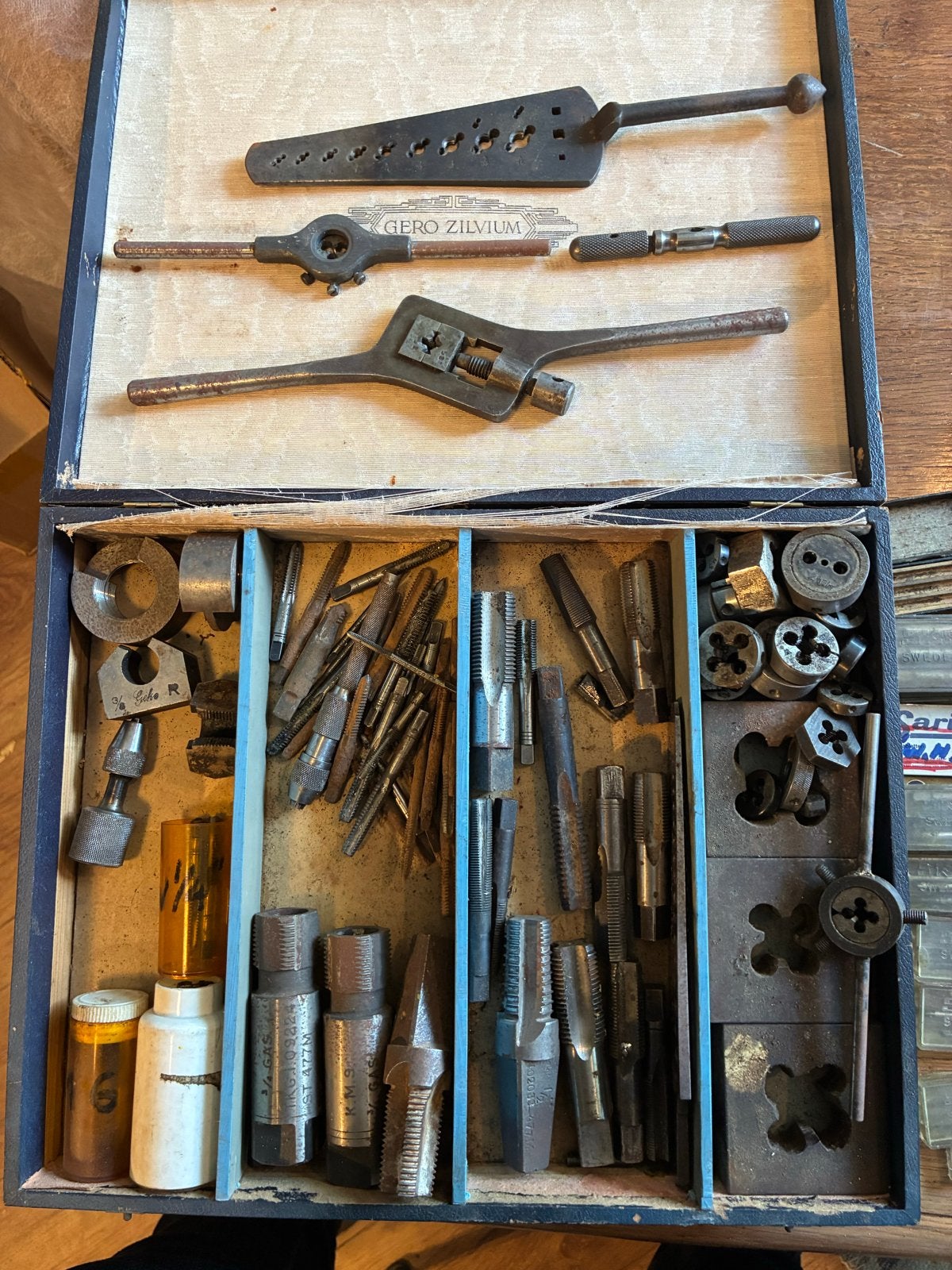Uitgebreide set voor draadsnijden en tappen, Ophalen of Verzenden