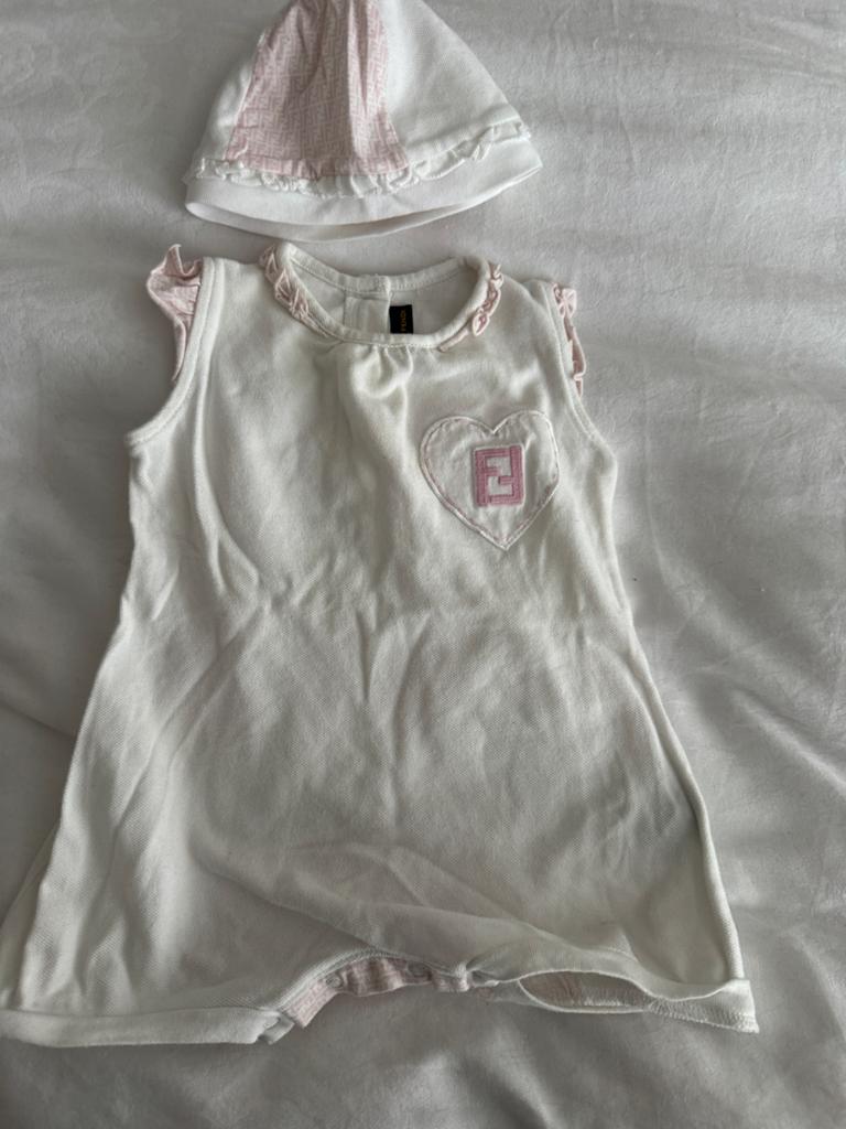 Originele Fendi set - Nieuwstaat - Maat 80/12 maanden, Kinderen en Baby's, Ophalen of Verzenden, Zo goed als nieuw, Meisje, Setje