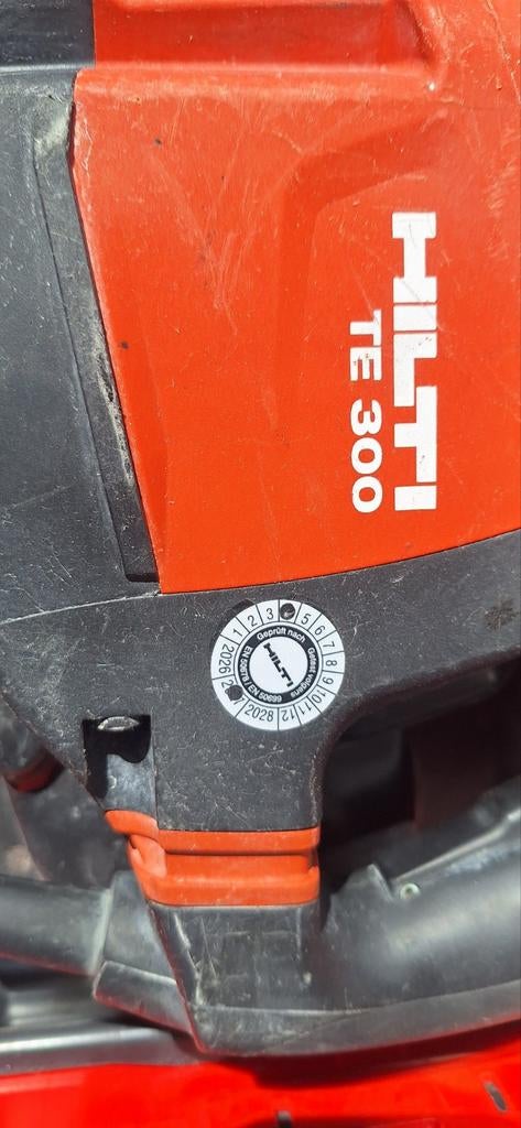 Hilti TE 300 breek/hakhamer - pas onderhouden, 600 watt of meer, Boor- en/of Breekhamer, Ophalen of Verzenden, Zo goed als nieuw