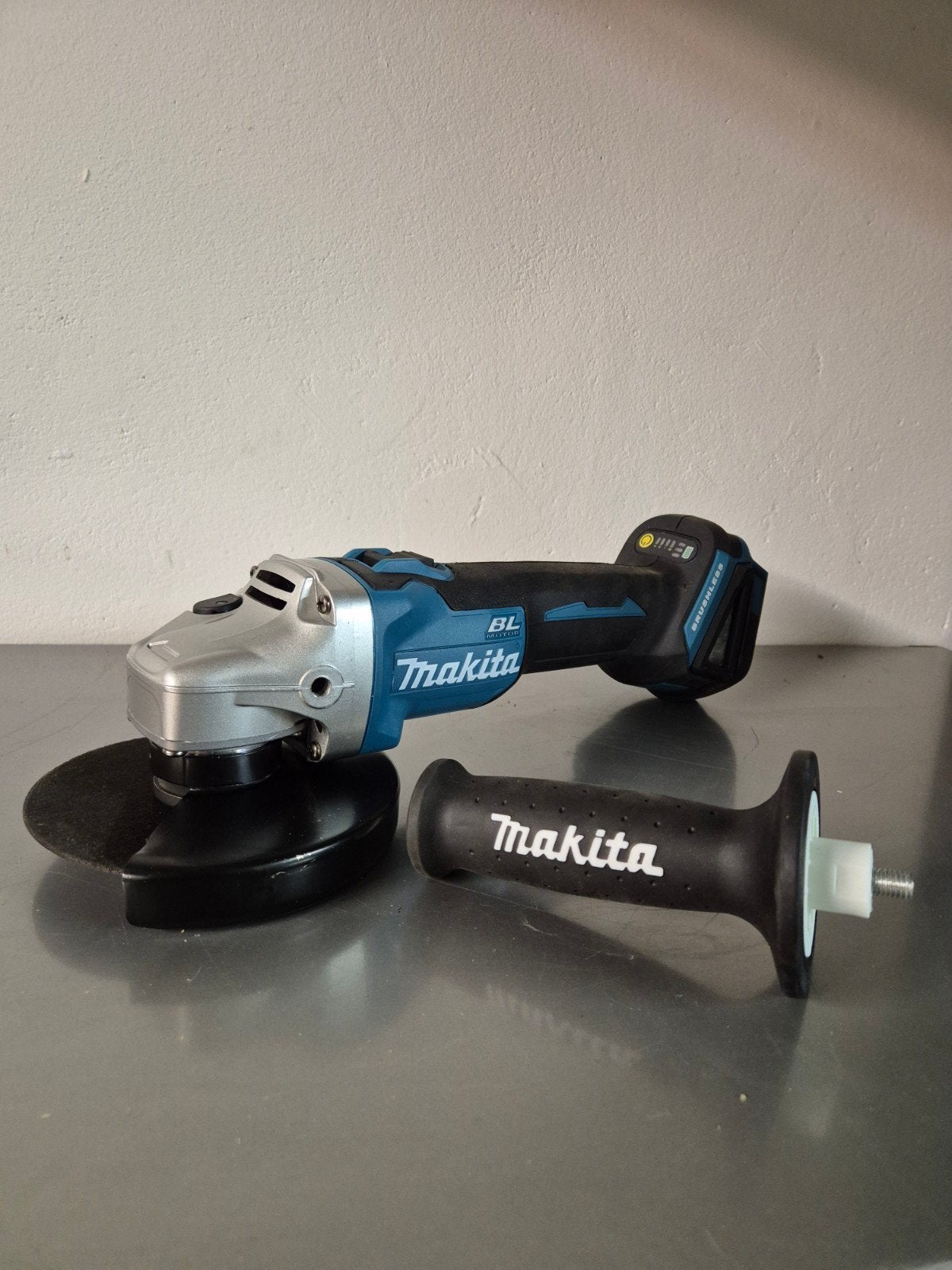 Makita DGA504 18v accu slijper / slijptol body NIEUW

Heeft, Doe-het-zelf en Verbouw, Gereedschap | Slijpmachines, Ophalen of Verzenden