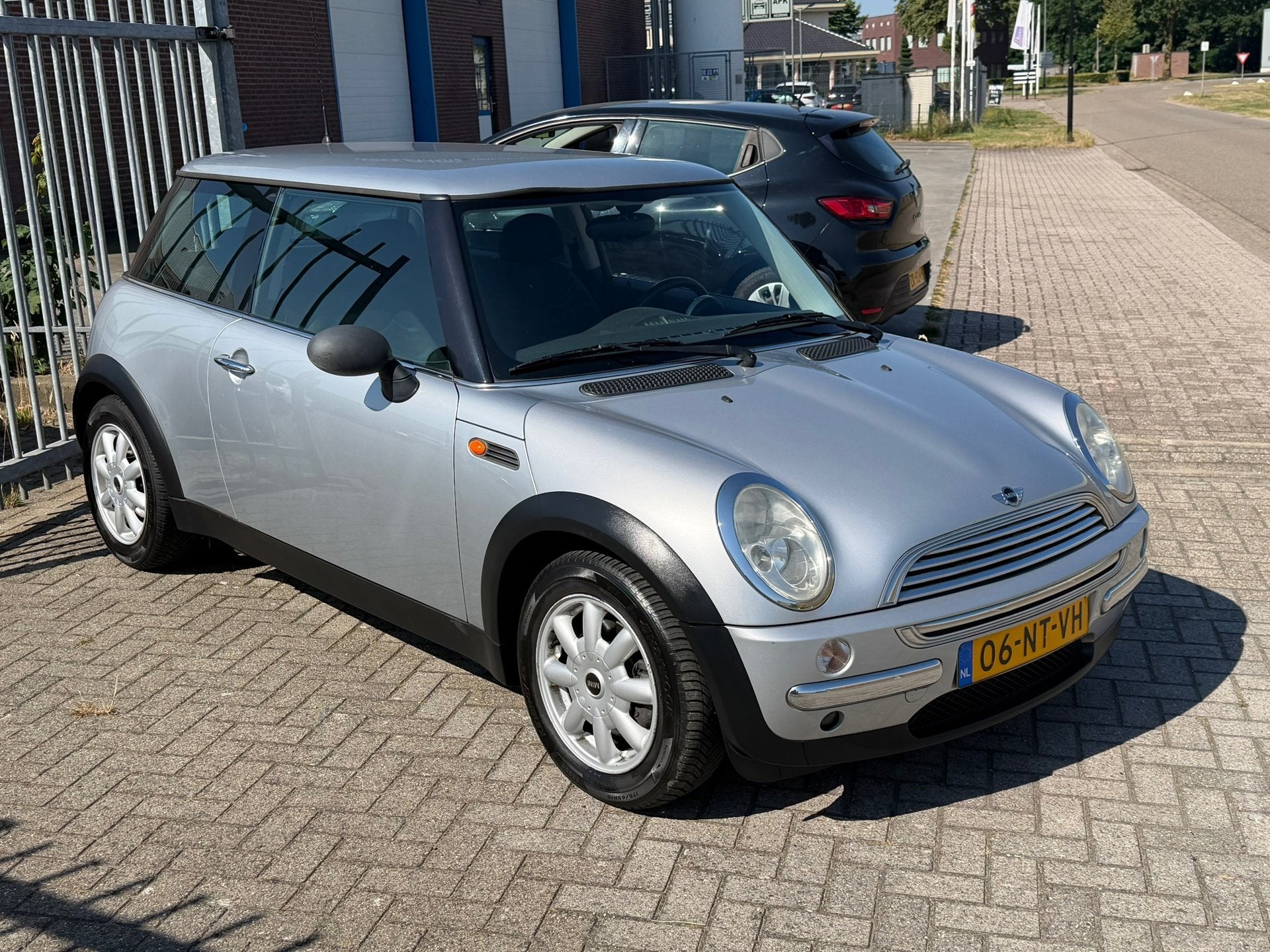 Mini Mini 1.6 One Pepper NL AUTO NAP! Airco ECC l Cruise l S, Voorwielaandrijving, Gebruikt, Zwart, 4 cilinders