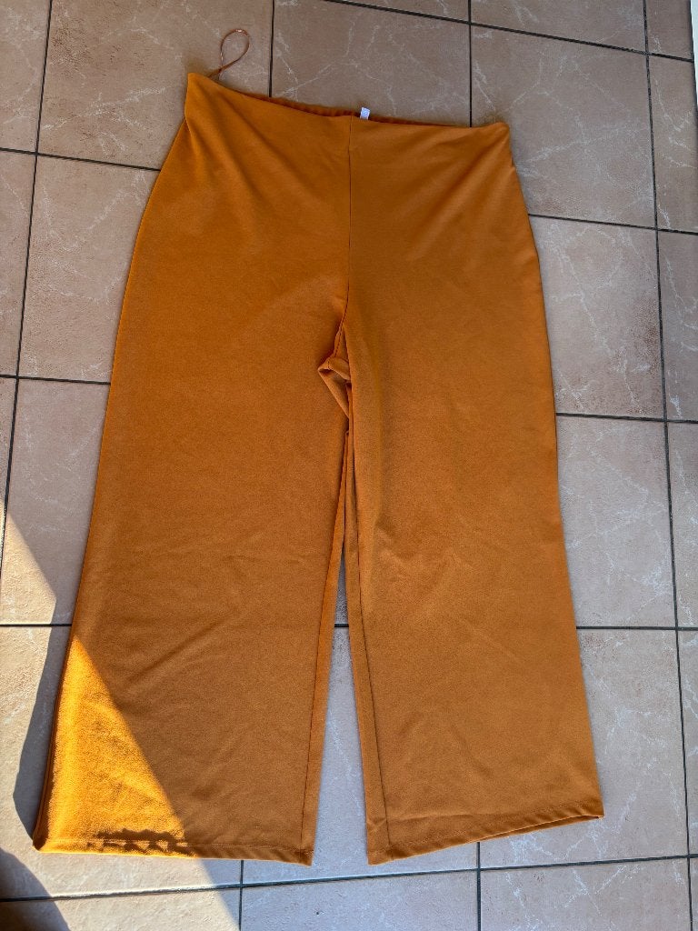 Mooie oker kleurige broek maat 50, Kleding | Dames, Grote Maten, Bruin, Ophalen of Verzenden, Zo goed als nieuw, Miss Etam