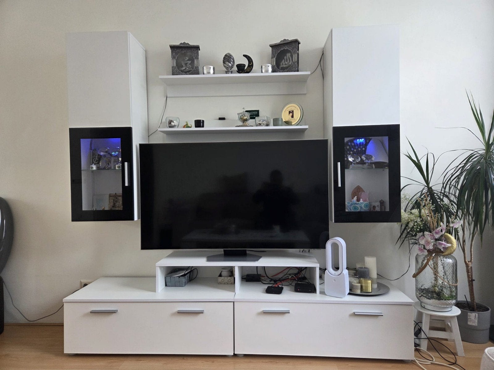 GRATIS TVmeubel met lades, Hangkasten en legplanken, Ophalen, Gebruikt, 100 tot 150 cm, Minder dan 100 cm