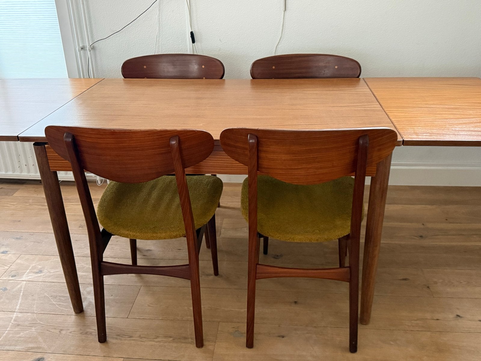 Vintage uitschuifbare eettafel (excl. stoelen), Huis en Inrichting, Ophalen, Gebruikt, Teakhout, 200 cm of meer