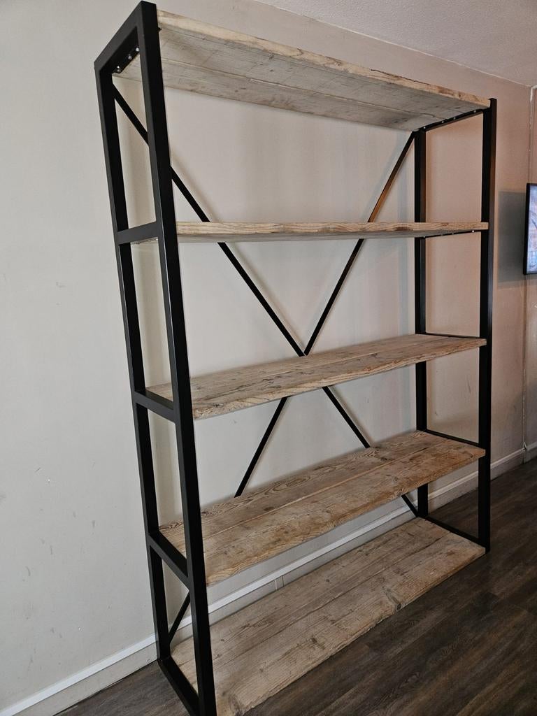 Industriële stalen kast met steigerhouten planken, Huis en Inrichting, Kasten | Boekenkasten, Met plank(en), 200 cm of meer, 150 tot 200 cm