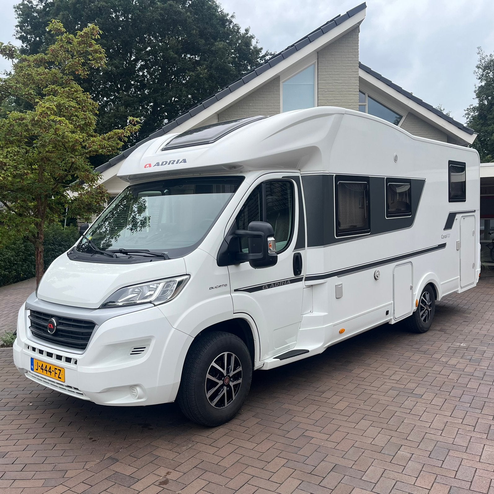 Adria Coral S 670 SC Pus Model 2018 Queensbed, Luifel, Ringverwarming, Fiat, Tot en met 3