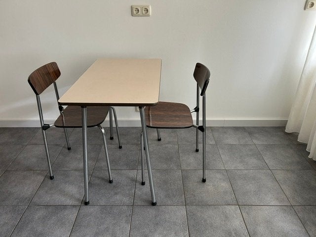 antiek tafeltje met twee stoeltjes, Ophalen