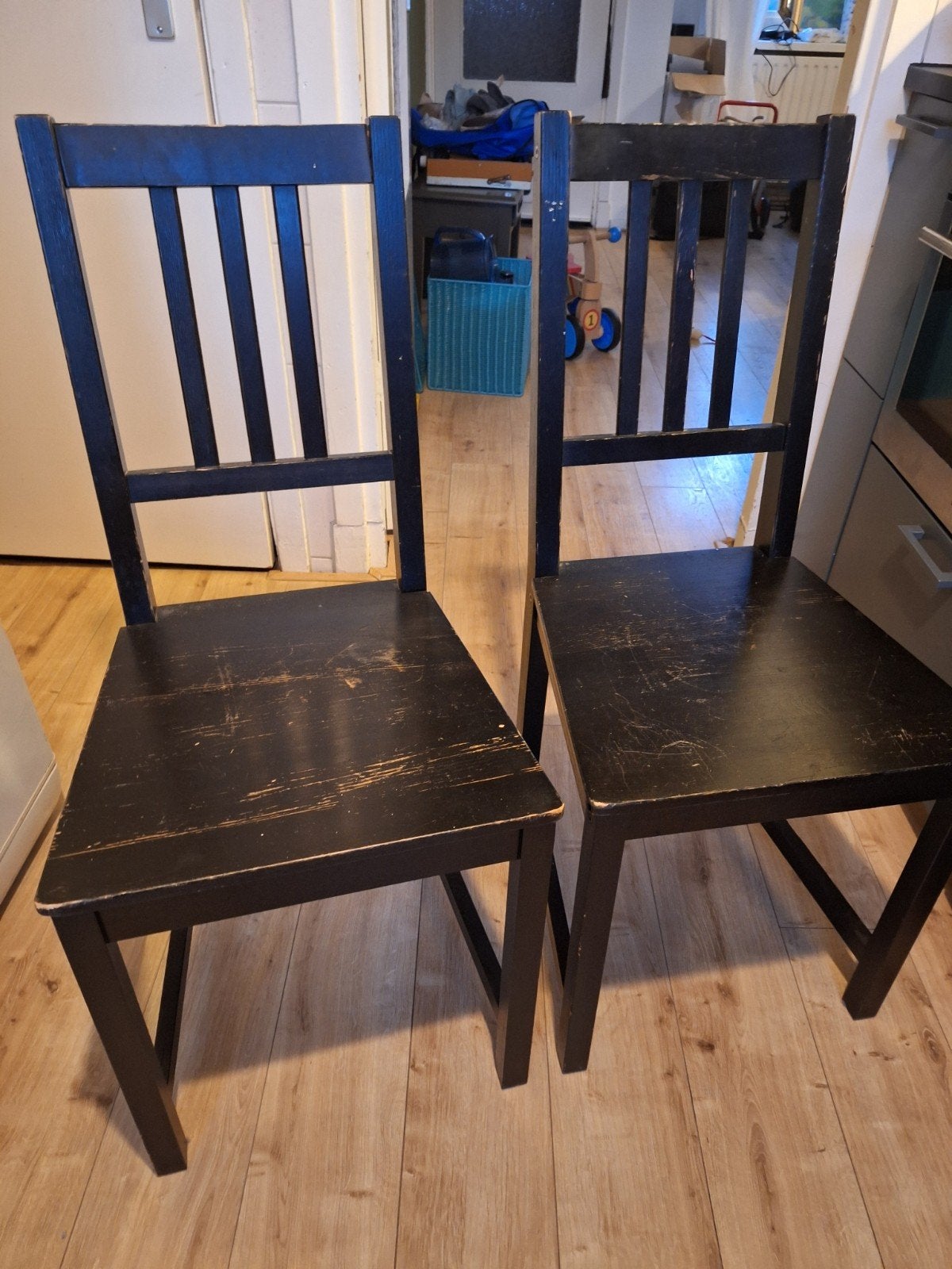 Zwarte IKEA stoel pinntorp - geleefde uitstraling, nog stevi, Huis en Inrichting, Ophalen
