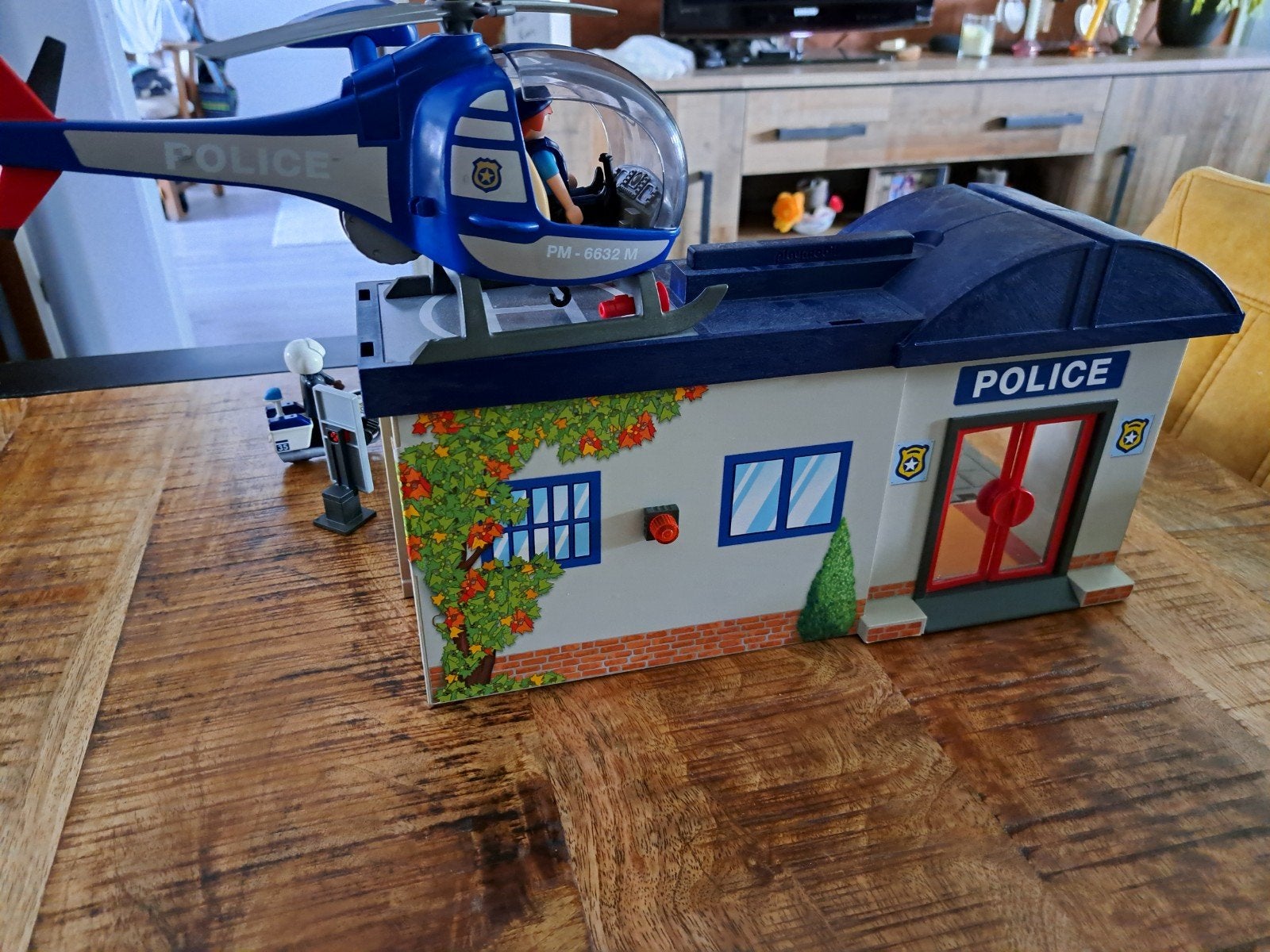 Draagbaar politiebureau met veel poppetjes, Ophalen of Verzenden