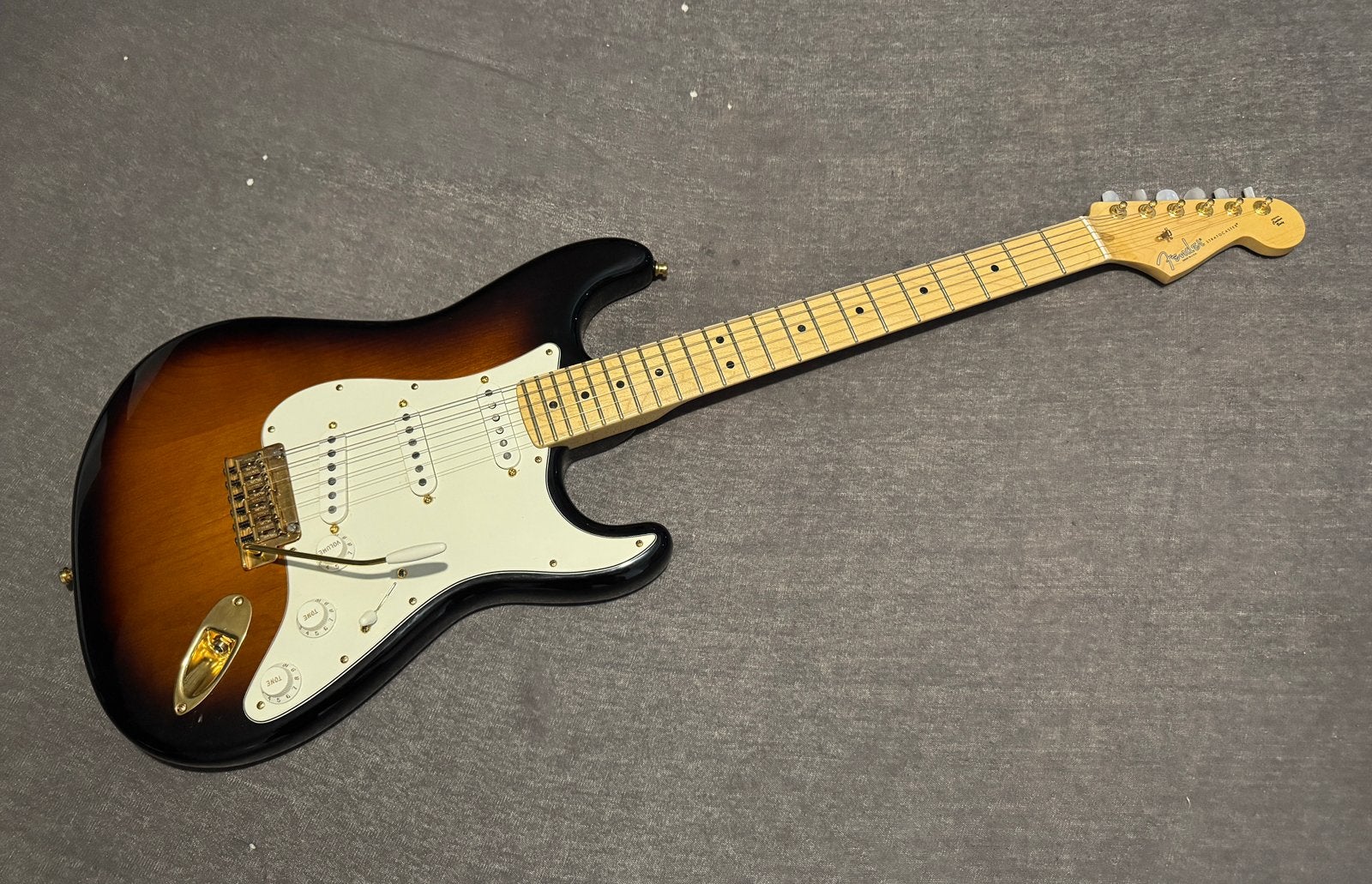 Fender Stratocaster 60th Anniversary Commemorative, Muziek en Instrumenten, Ophalen of Verzenden, Zo goed als nieuw, Solid body