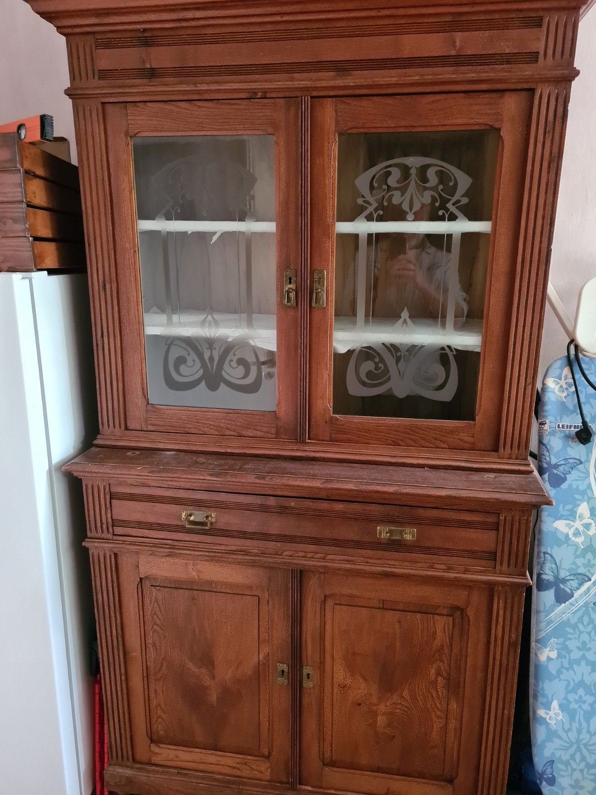 Kast en nachtkastje., Ophalen