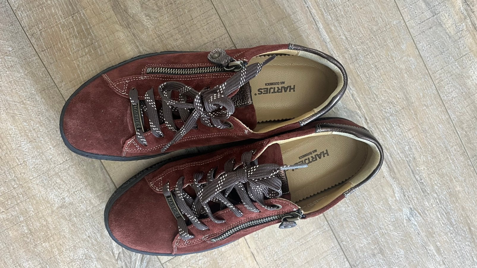NIEUW!  Hartjes schoenen 6,5, Bruin, Nieuw, Ophalen of Verzenden, Sneakers of Gympen