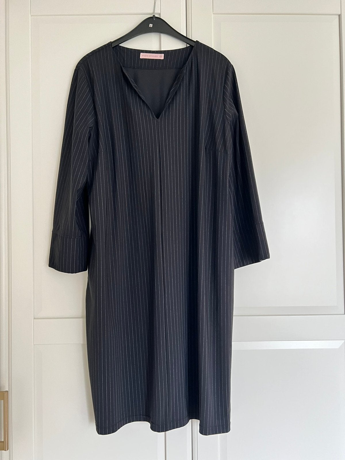 Studio anneloes caro pinstripe jurk XXL zwart/wit travelstof, Zwart, Maat 46/48 (XL) of groter, Ophalen of Verzenden, Zo goed als nieuw