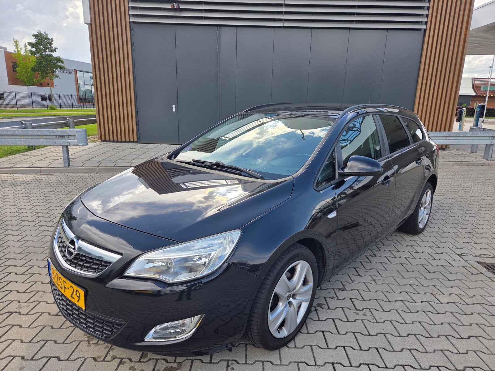 Opel Astra 1.4 ST 2011 Zwart APK 02-2027 goed onderhouden, Auto's, Opel, Voorwielaandrijving, 4 cilinders, 100 pk, Zwart