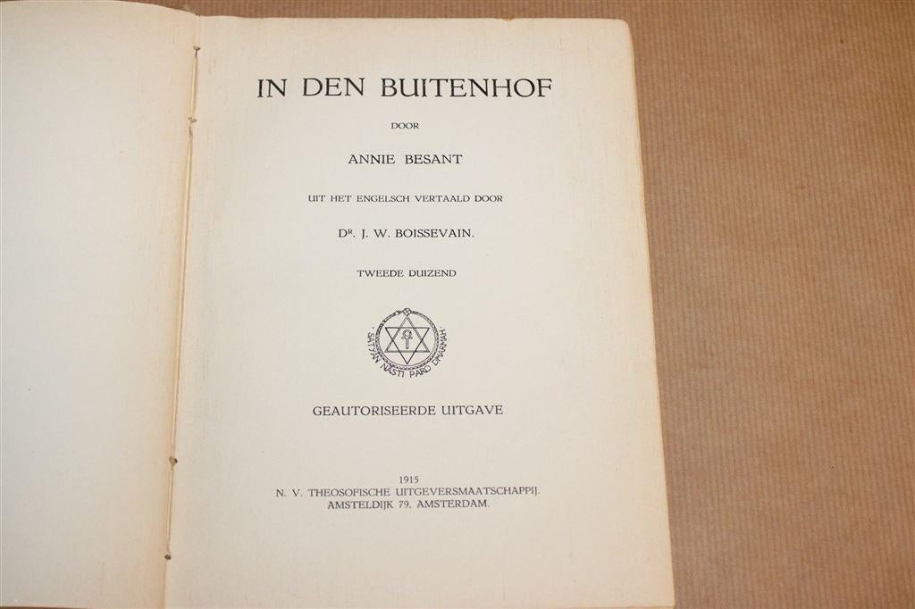 In Den Buitenhof — Theosofie & Filosofie, Besant 1915, Boeken, Ophalen of Verzenden, Gelezen, Overige onderwerpen, Achtergrond en Informatie