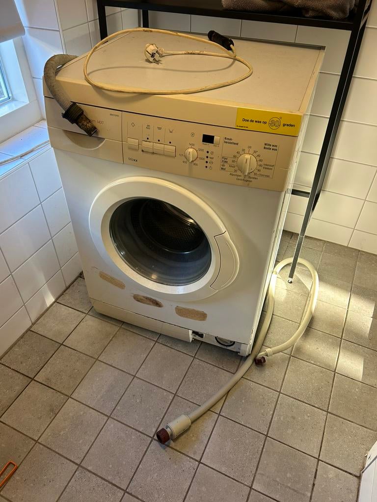 Wasmachine werkt niet, GRATIS op te halen, moet 1 trap af, Witgoed en Apparatuur, Wasmachines, Ophalen, 1200 tot 1600 toeren, 4 tot 6 kg